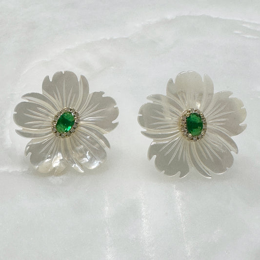 Aretes de Flor de Madre Perla y Plata Dorada 113-AR-L21A50