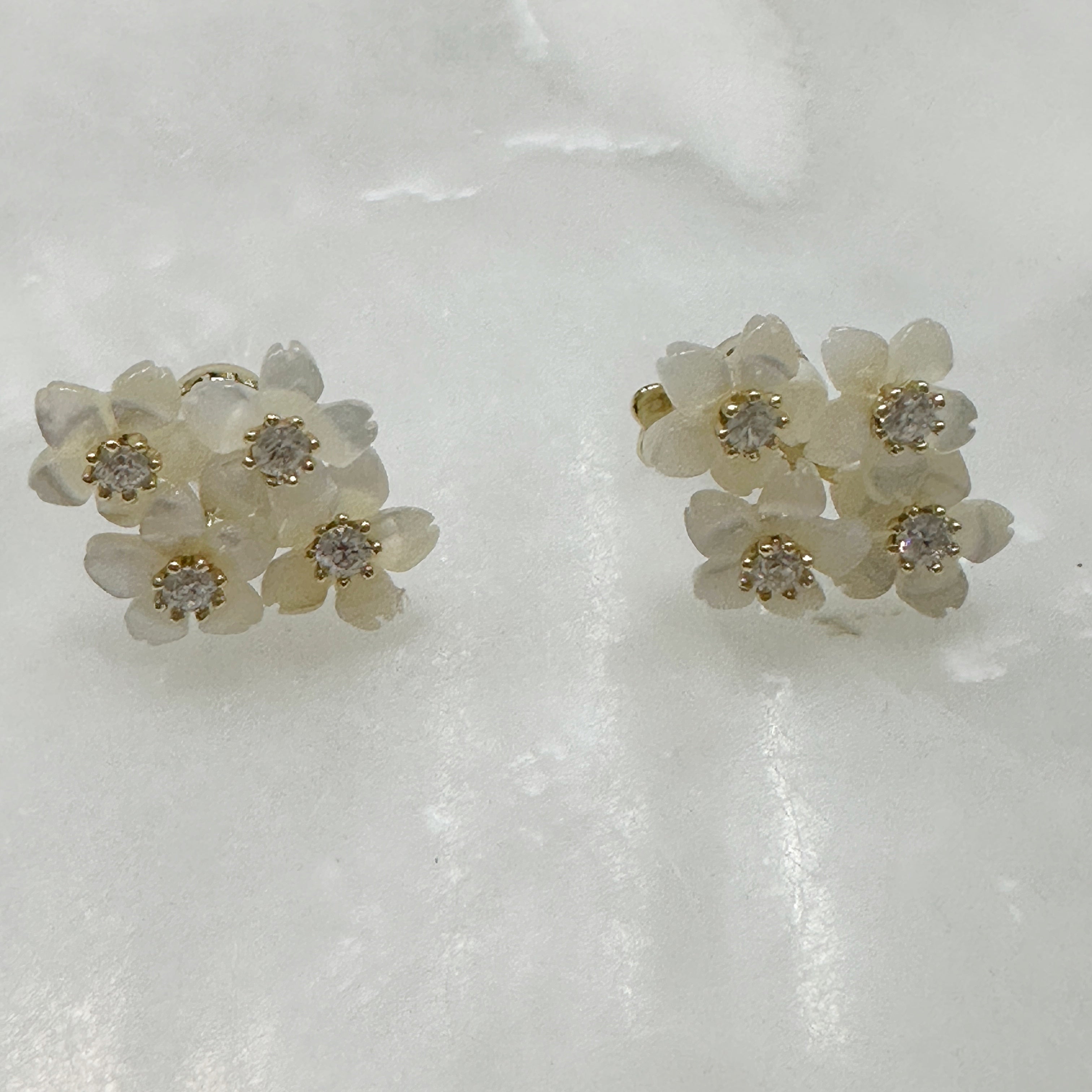 Exclusivo Juego de Cadena con Dije y Aretes en Plata Dorada 74-CD-AR-L18A50-L20A50