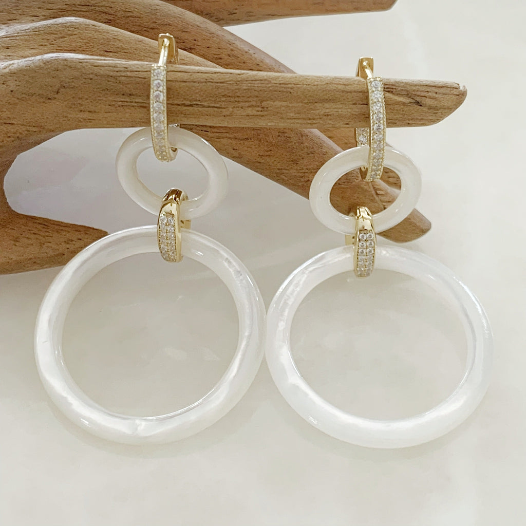 Fantásticos Aretes largos en Madre Perla y Plata Dorada Modelo 59-AR-L47A50