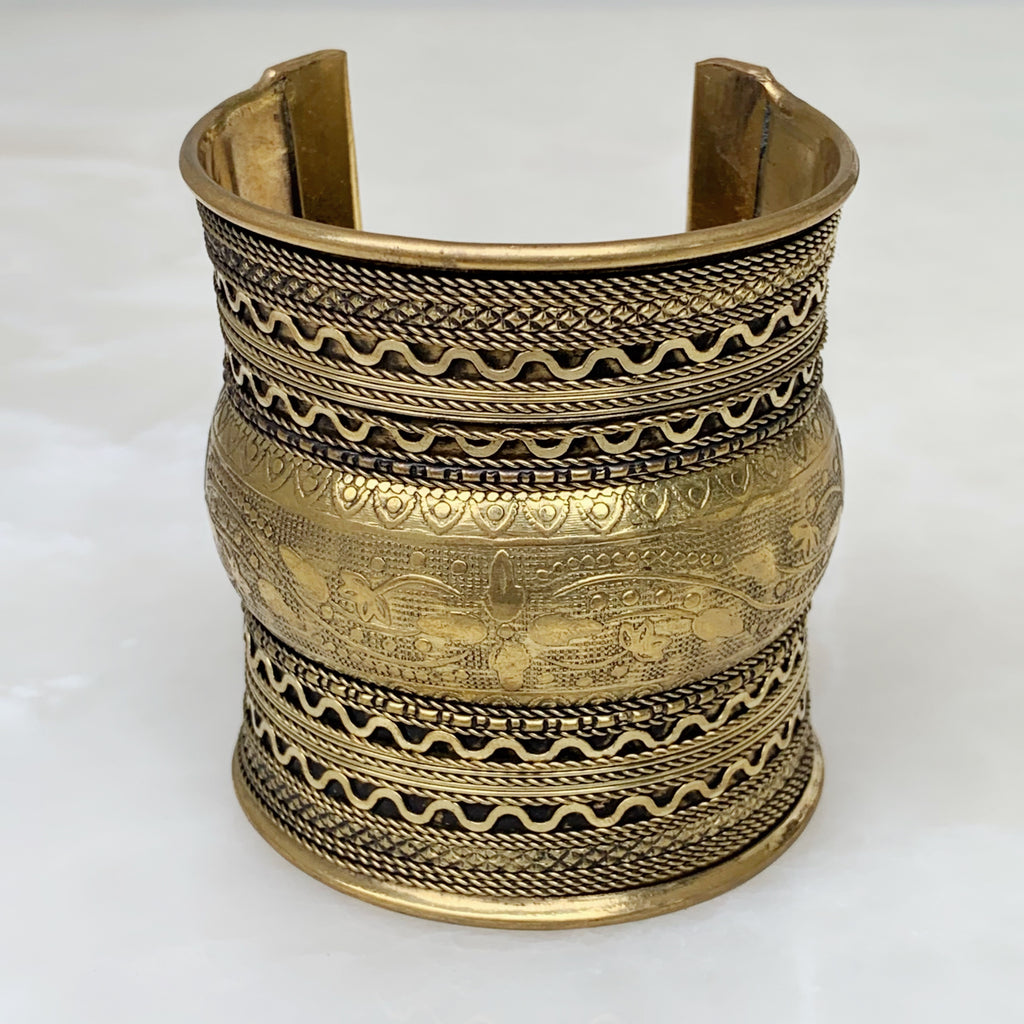 Hermoso Brazalete de Nepal en Brass 08-BNB-L8A00