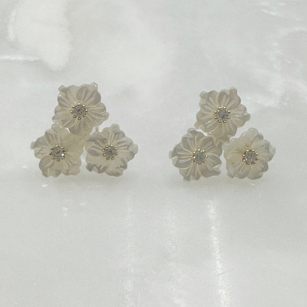 Exclusivo Juego de Cadena con Dijes y Aretes en Plata Dorada 70-CD-AR-L15A50-L18A00