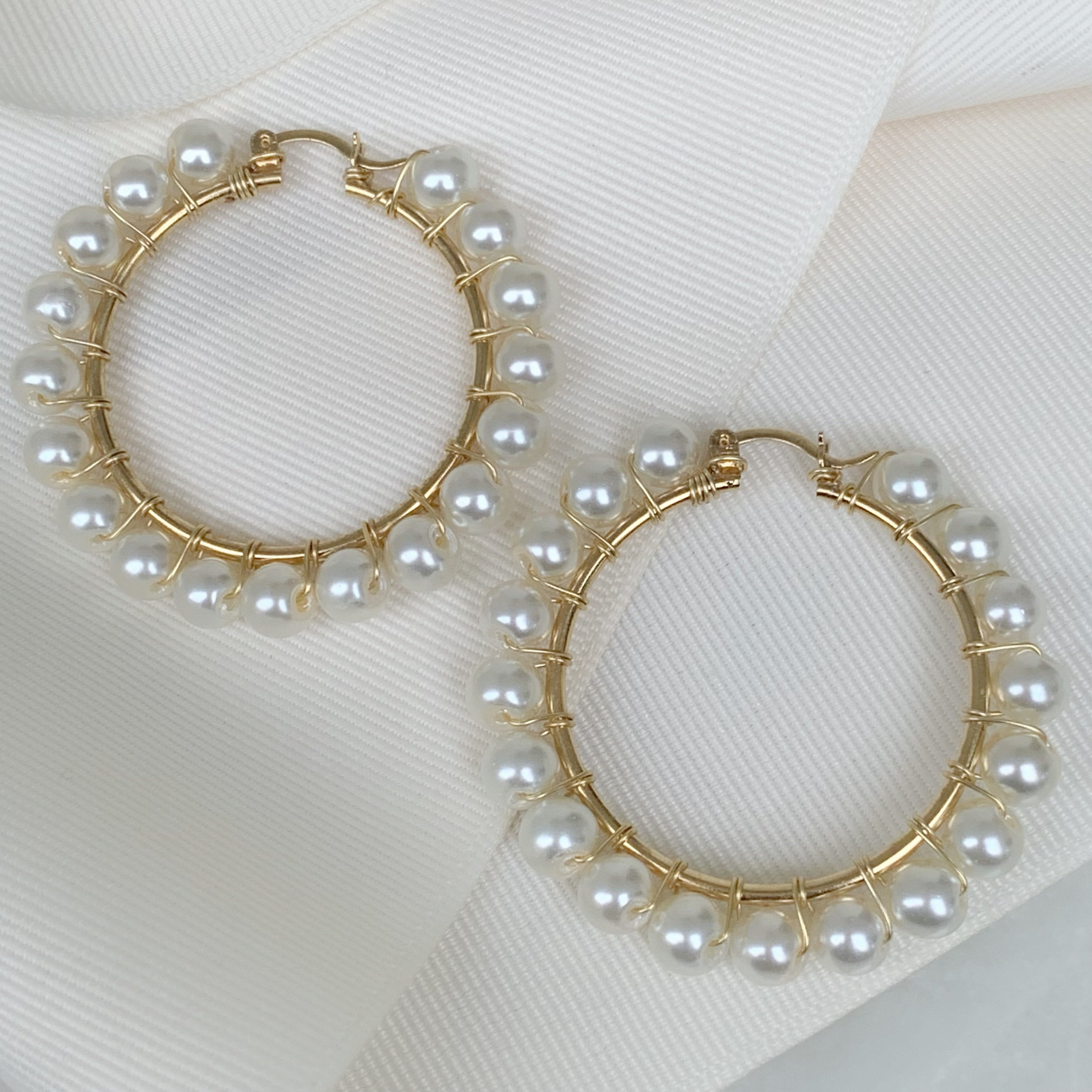 Bonitas Arracadas Grandes de Perlas en Oro Laminado Modelo 102-AR-L150