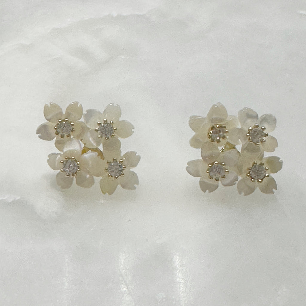 Aretes de Flores en Madre Perla y Plata Dorada 104-AR-L20A50