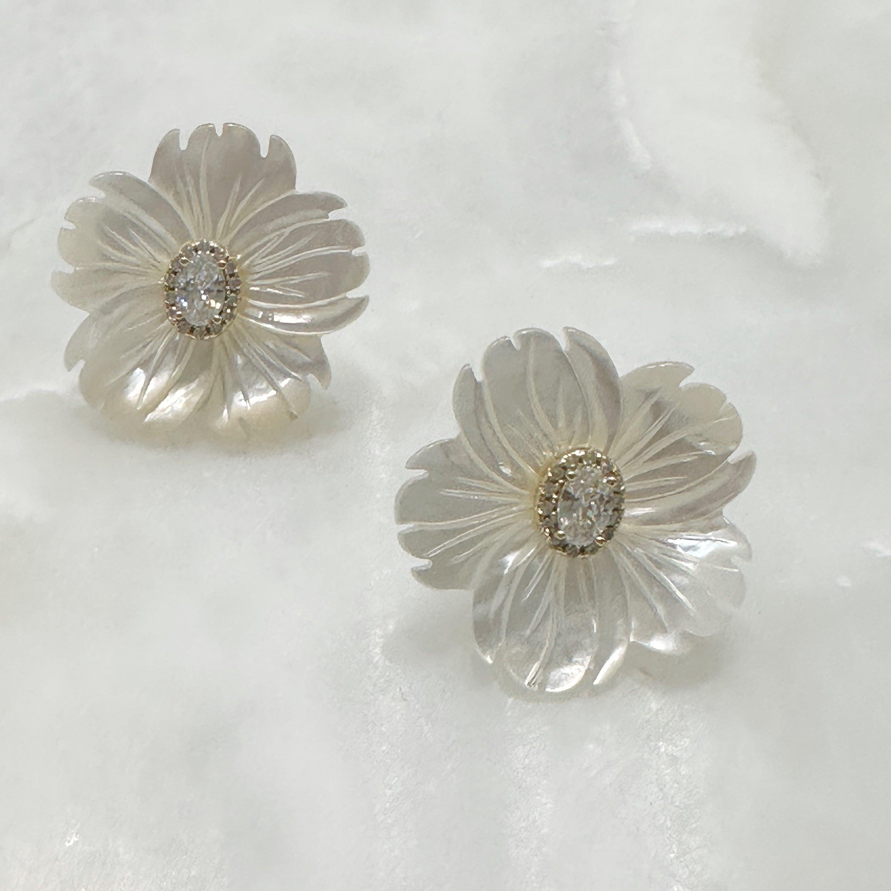 Exclusivo Juego de Cadena con Dije y Aretes en Plata Dorada 77-CD-AR-L17A50-L21A50