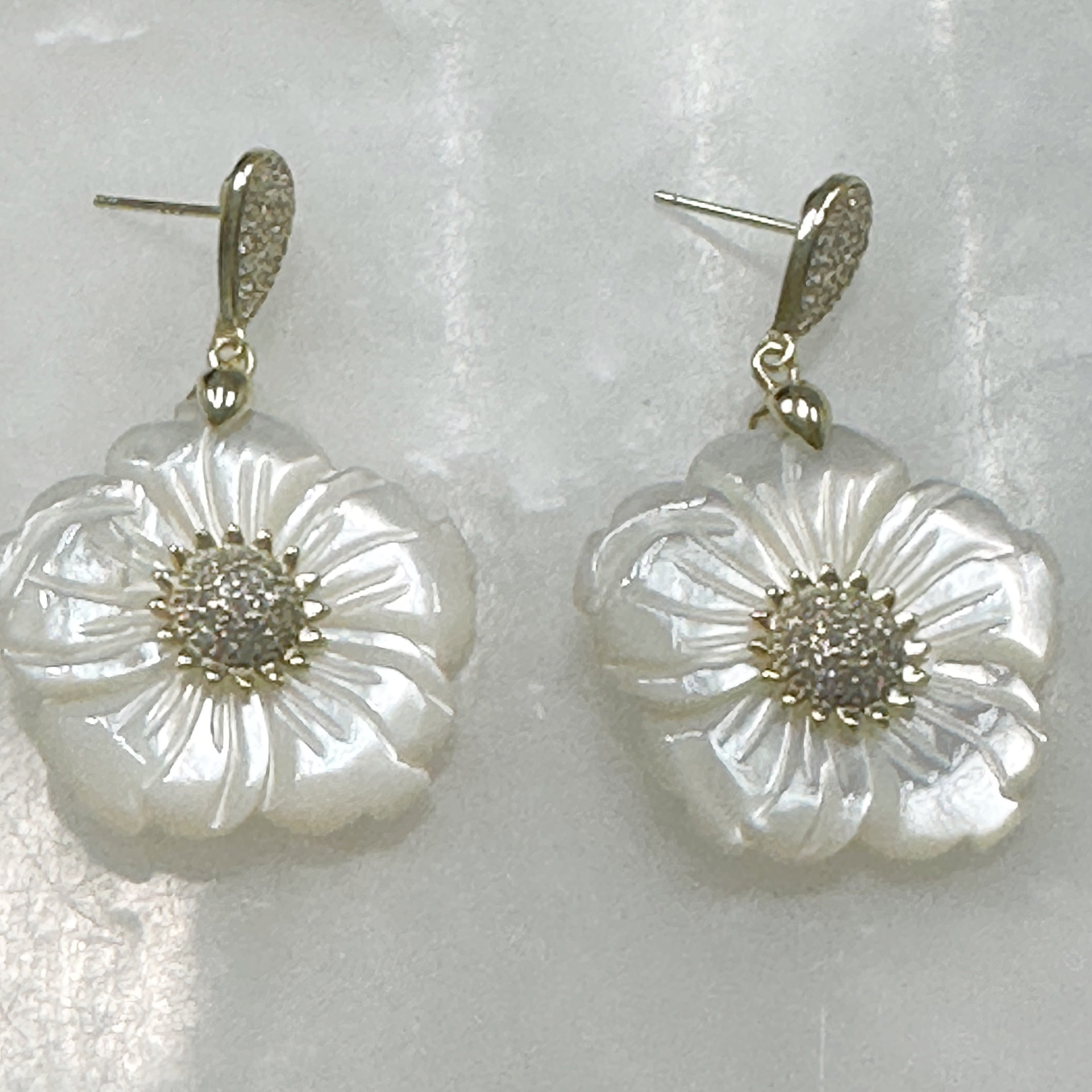 Exclusivo Juego de Cadena con Dije y Aretes en Plata Dorada 72-CD-AR-L29A00-L38A00
