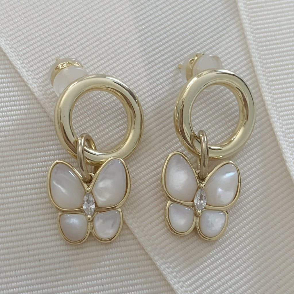 Bonitos Aretes de Mariposa en Madre Perla y Plata Dorada Modelo 67-AR-L29A50