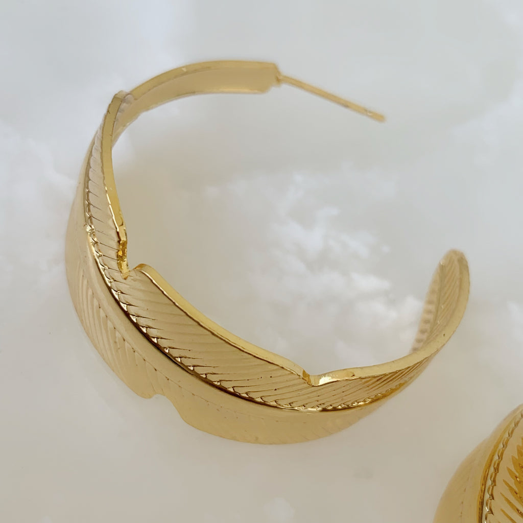 Brilla con Estilo Hoops Earrings en Oro Laminado 01-ARL-135