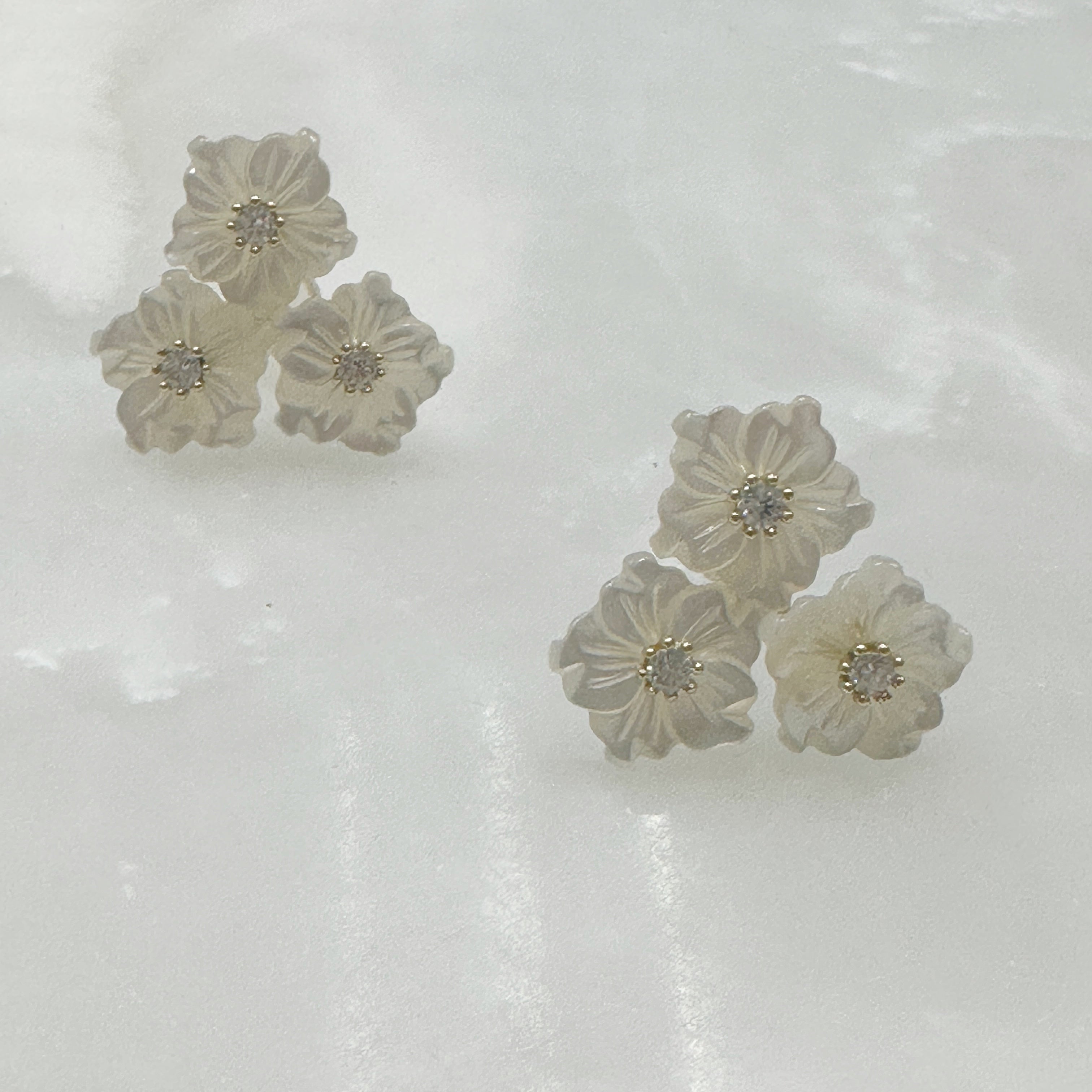 Exclusivo Juego de Cadena con Dijes y Aretes en Plata Dorada 70-CD-AR-L15A50-L18A00