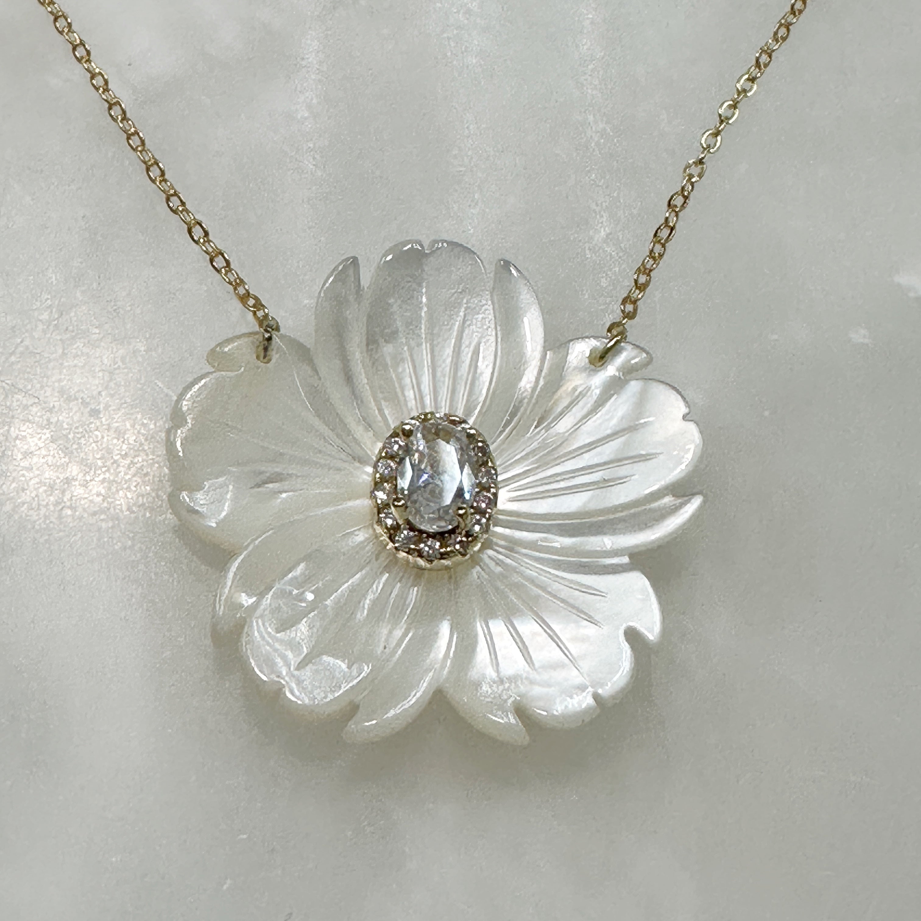 Exclusivo Juego de Cadena con Dije y Aretes en Plata Dorada 77-CD-AR-L17A50-L21A50
