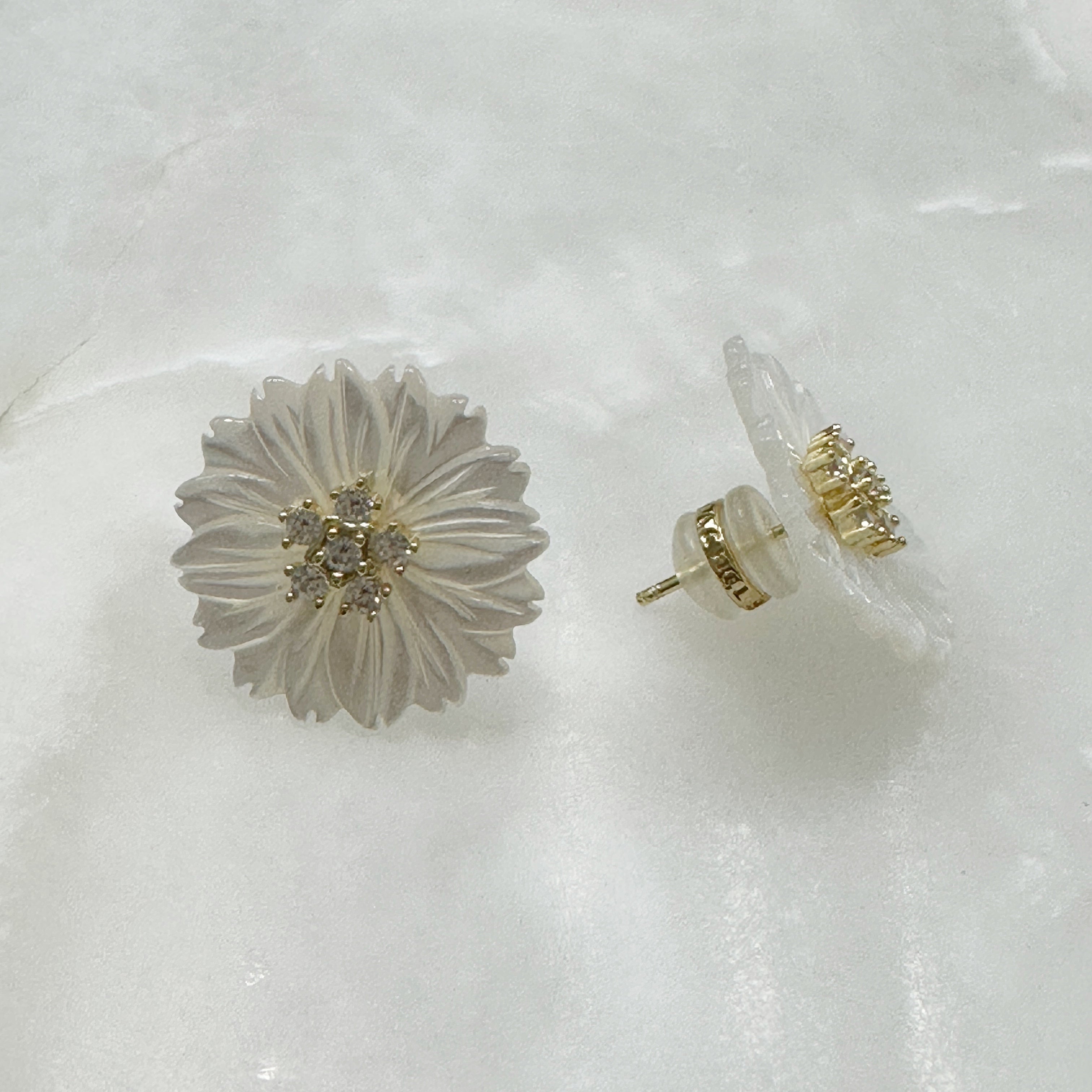 Exclusivo Juego de Cadena con Dije y Aretes en Plata Dorada 73-CD-AR-L16A00-L14A75
