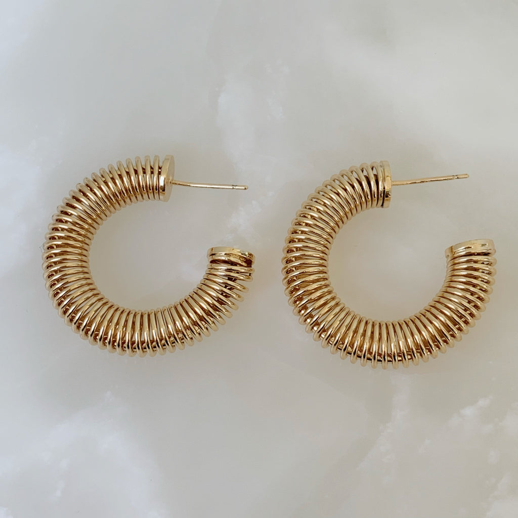 Brilla con Estilo Hoops Earrings en Oro Laminado 19-ARL-165