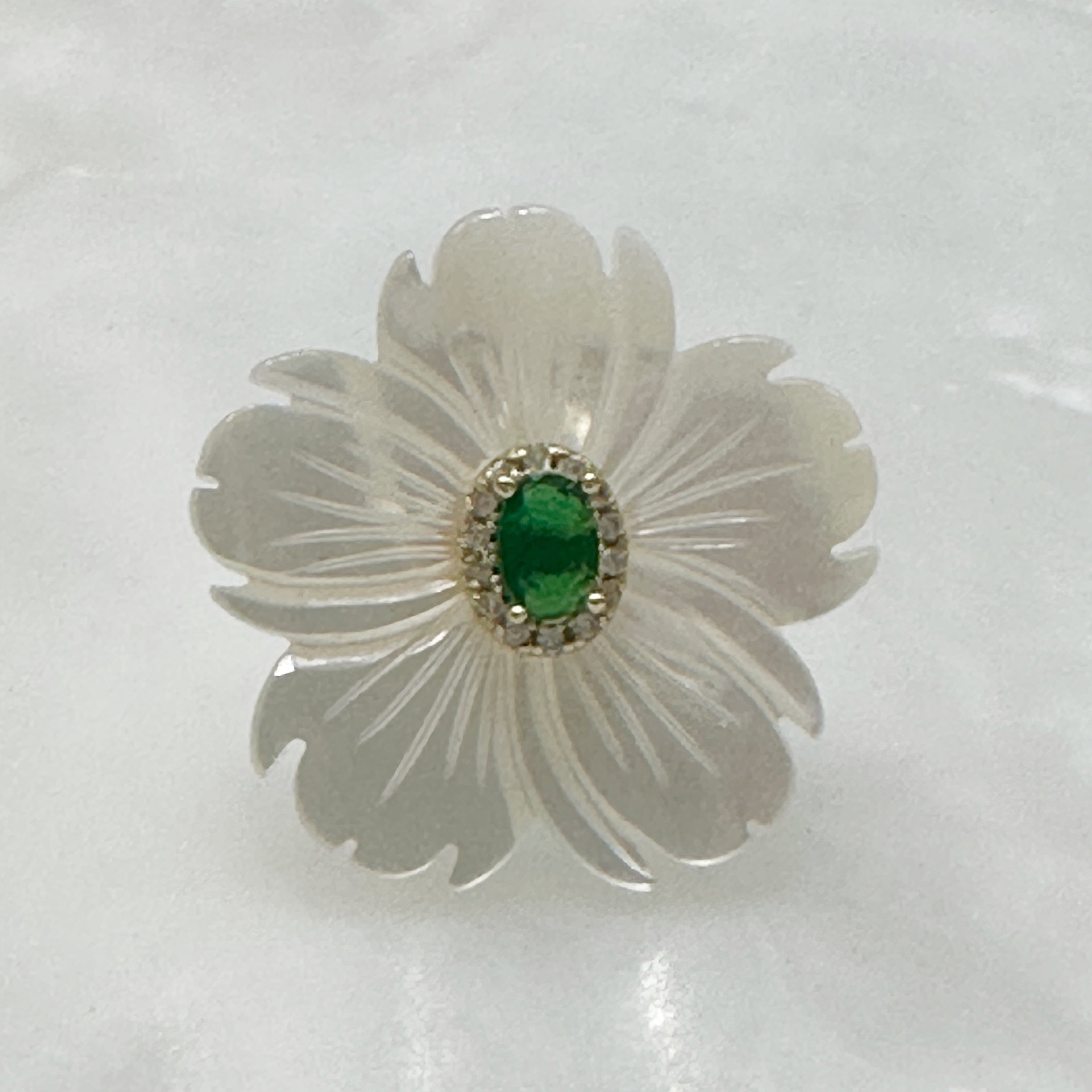 Aretes de Flor de Madre Perla y Plata Dorada 113-AR-L21A50