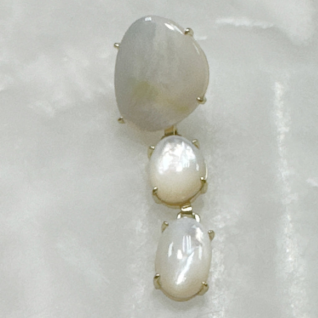Aretes Colgantes de Madre Perla y Plata Dorada 119-AR-L45A00