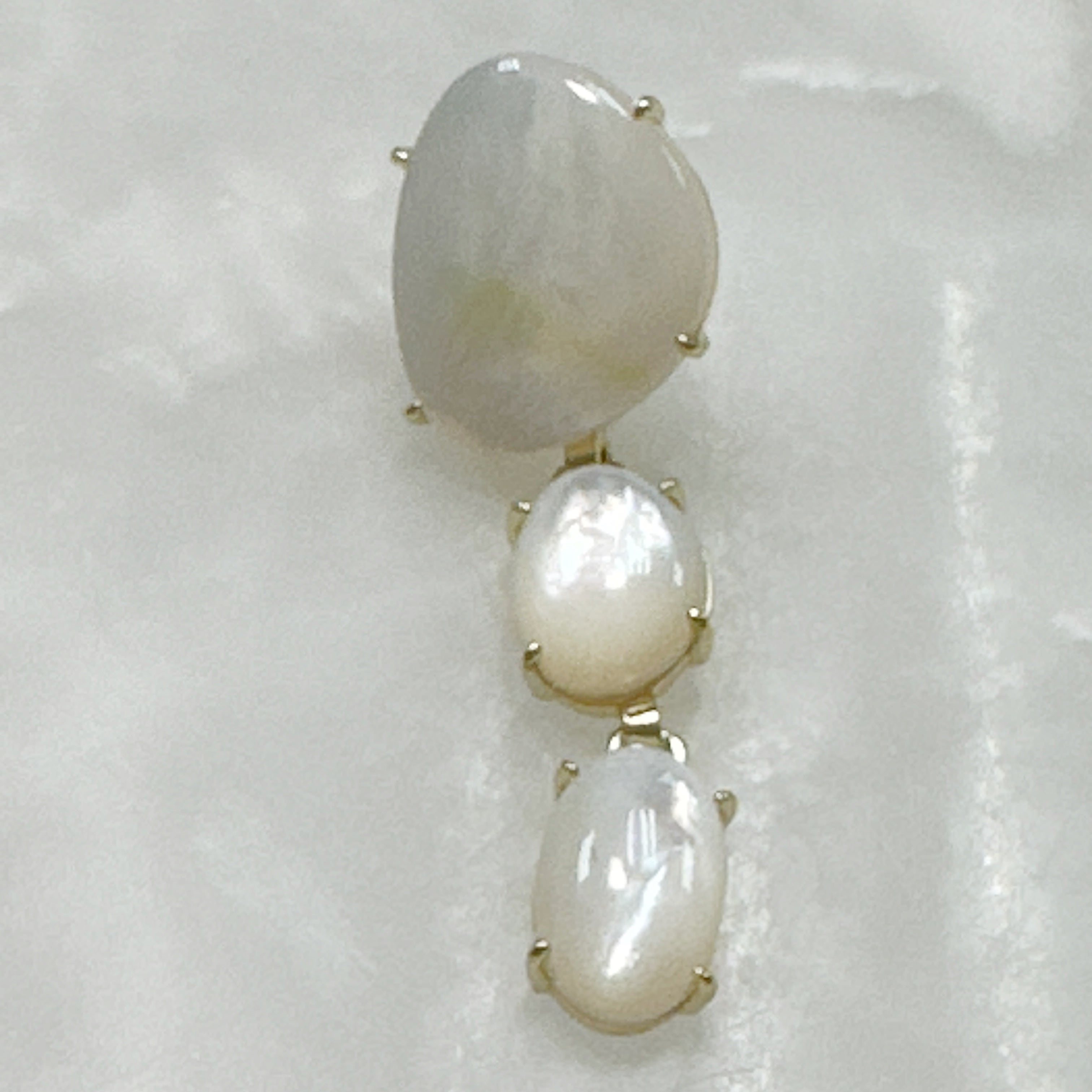 Aretes Colgantes de Madre Perla y Plata Dorada 119-AR-L45A00