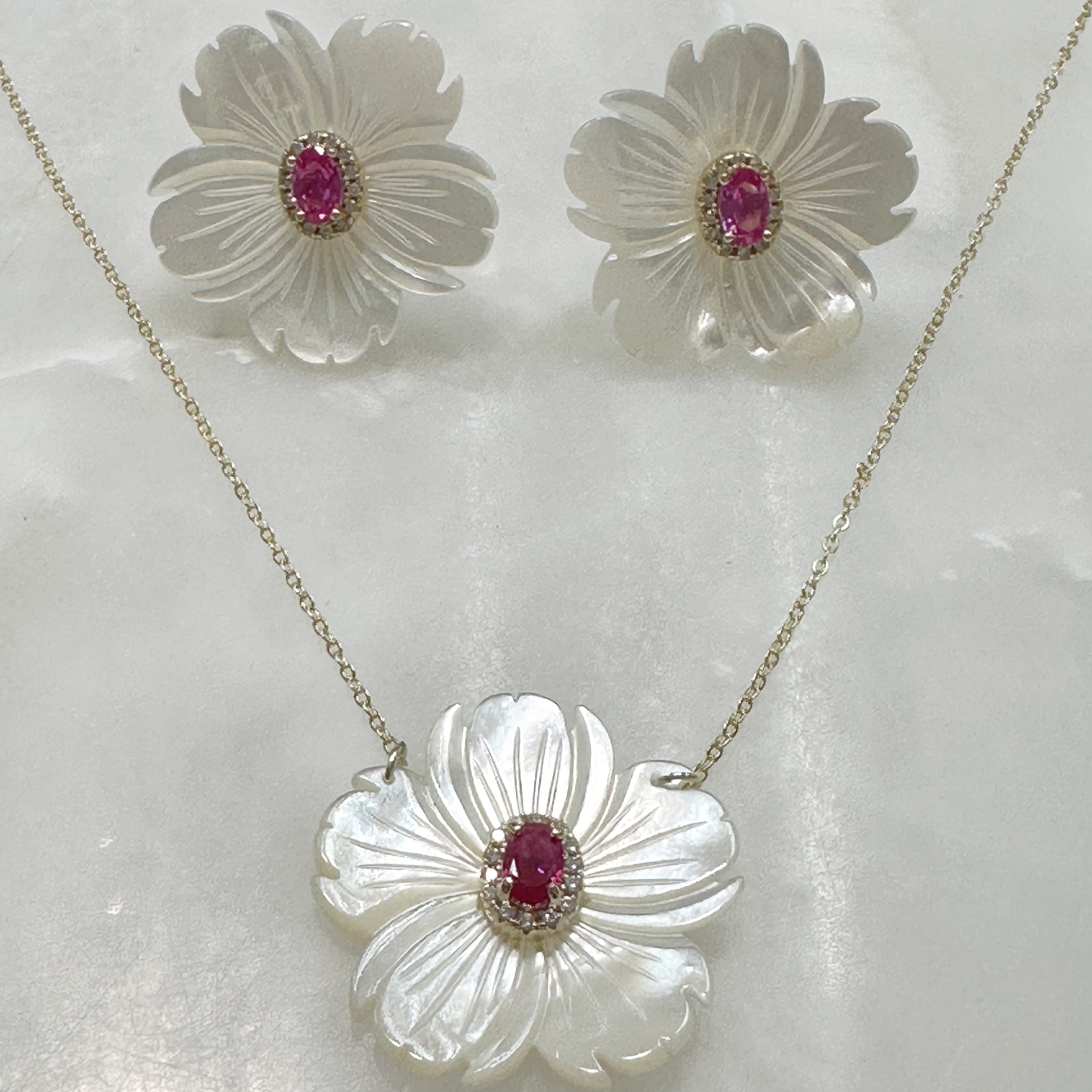 Exclusivo Juego de Cadena con Dije y Aretes en Plata Dorada 75-CD-AR-L17A50-L21A50