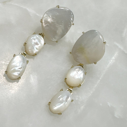 Aretes Colgantes de Madre Perla y Plata Dorada 119-AR-L45A00