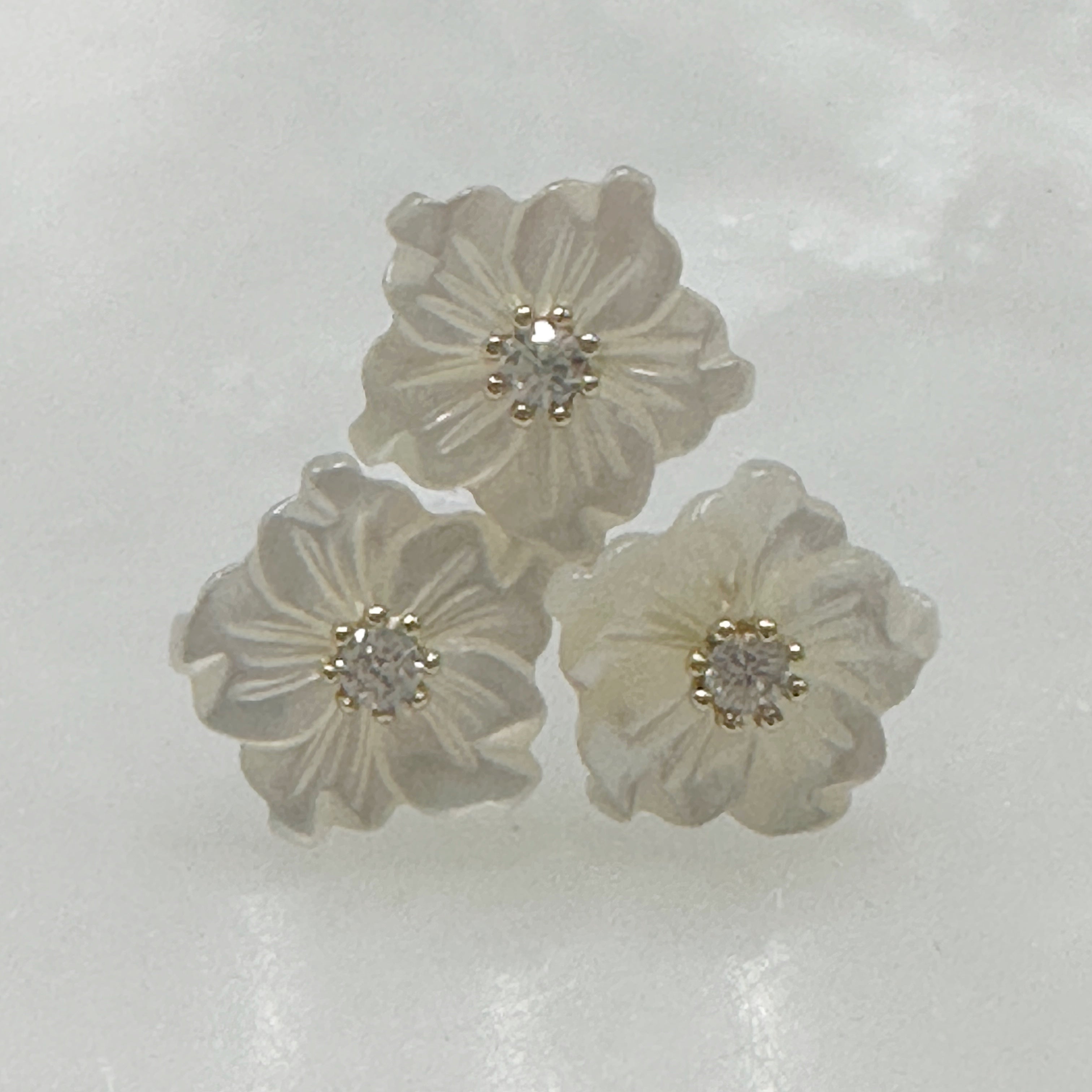 Exclusivo Juego de Cadena con Dijes y Aretes en Plata Dorada 70-CD-AR-L15A50-L18A00