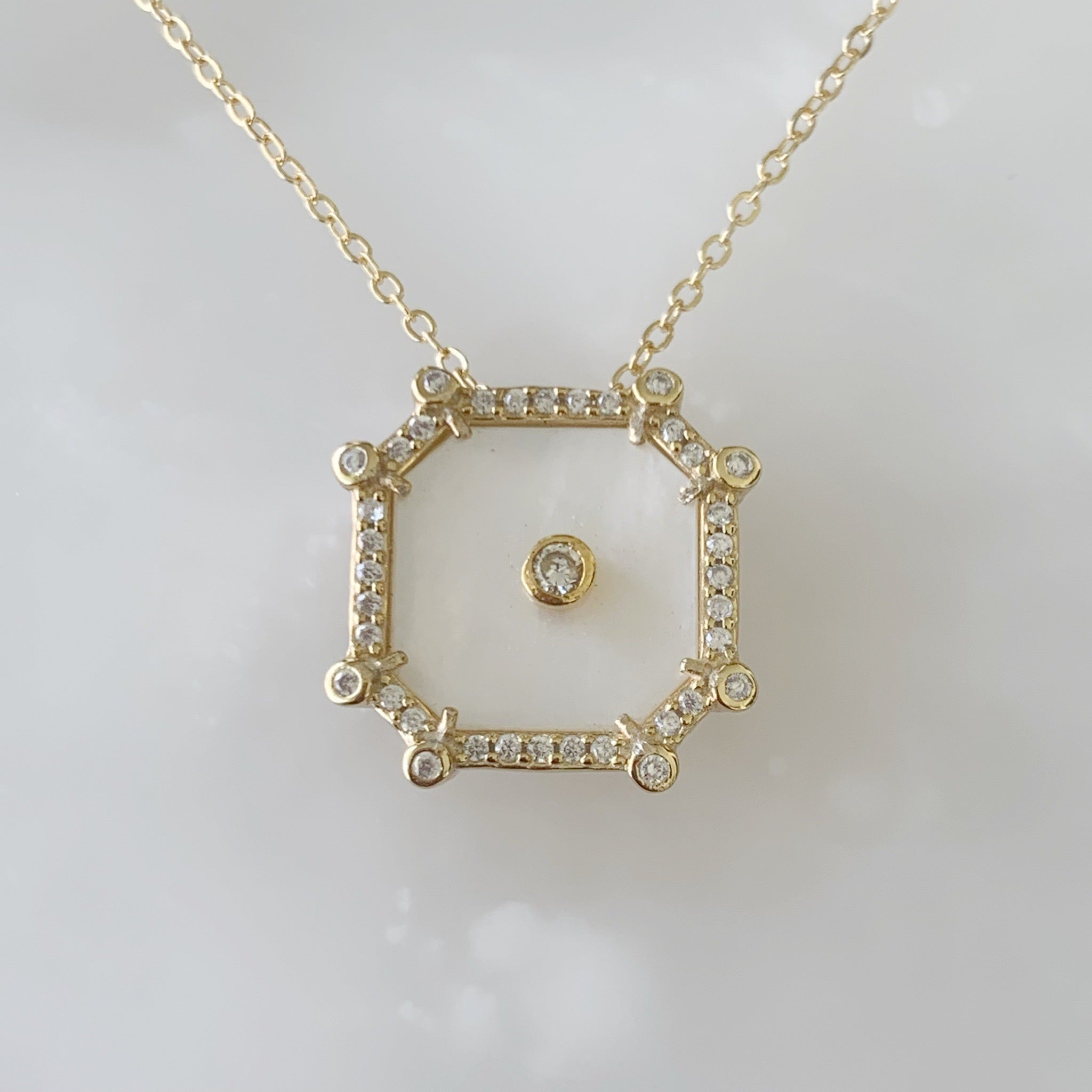 Cadena con Dije Octágono y Aretes en Madre Perla y Plata Dorada  22-CD-AR-L15A25-L17A50