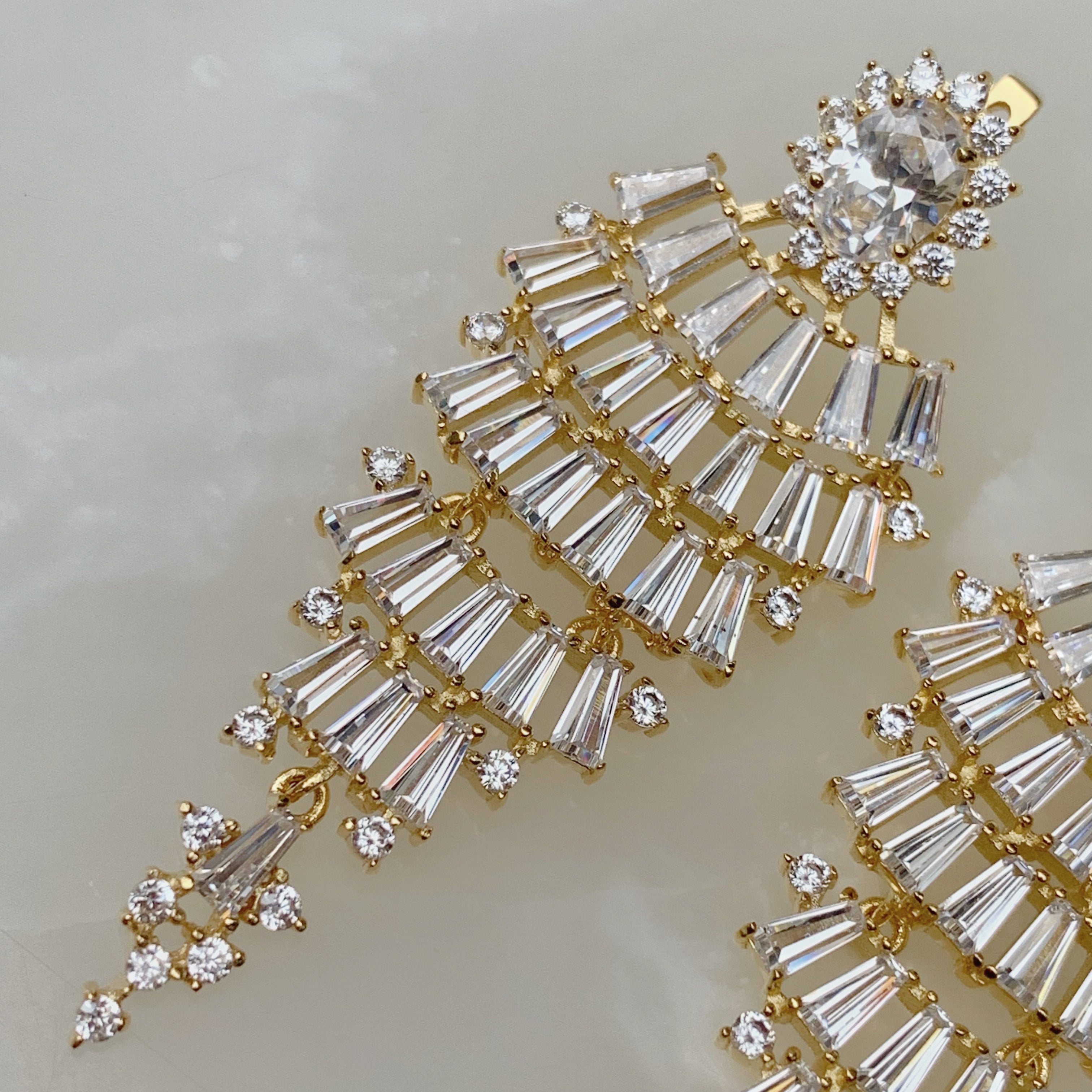 Hermosos Aretes Largos en Plata Dorada 87-AR-L36A75
