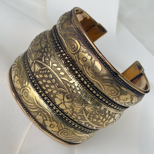 Hermoso Brazalete de Nepal en Brass 06-BNB-L6A00