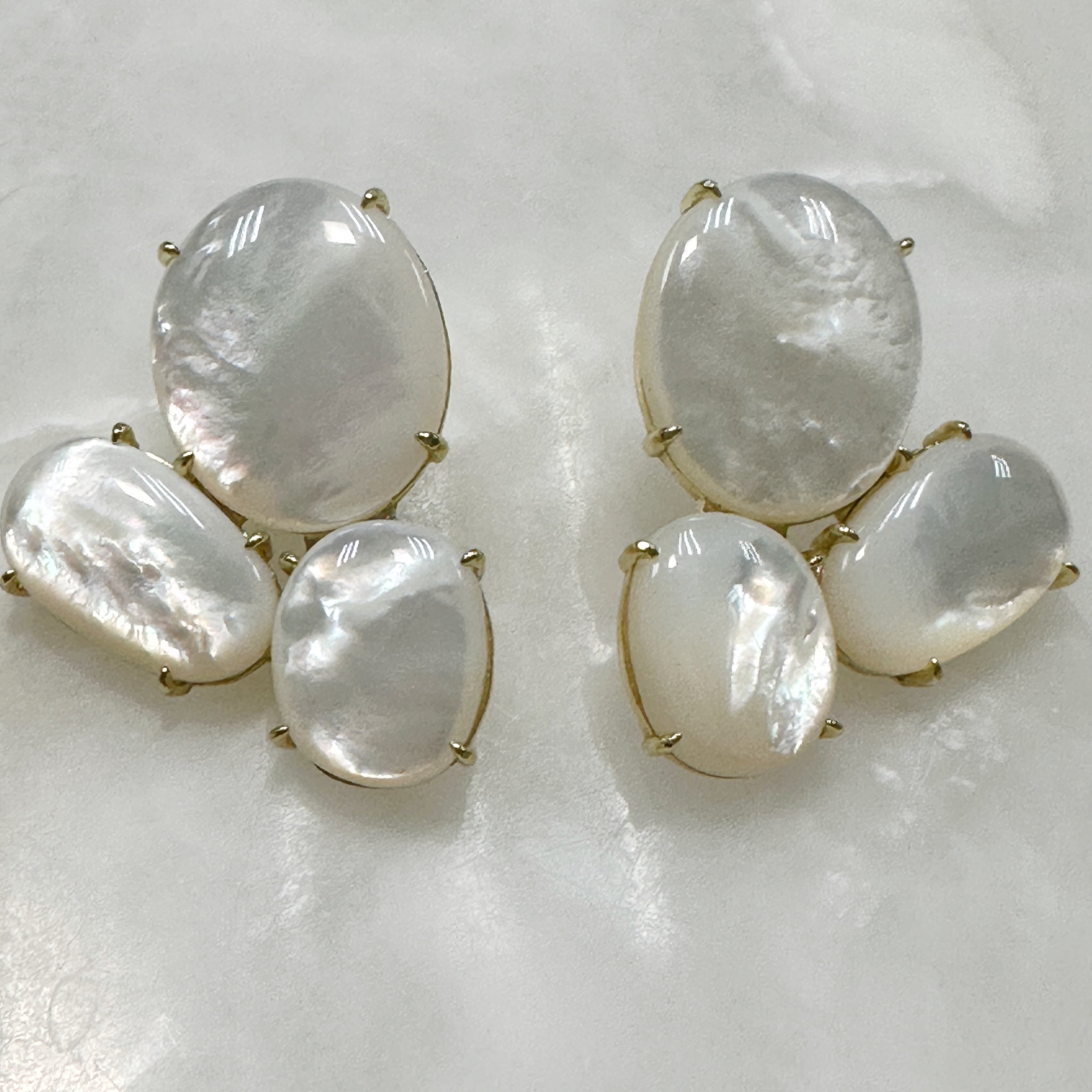 Aretes Colgantes de Madre Perla y Plata Dorada 118-AR-L46A00