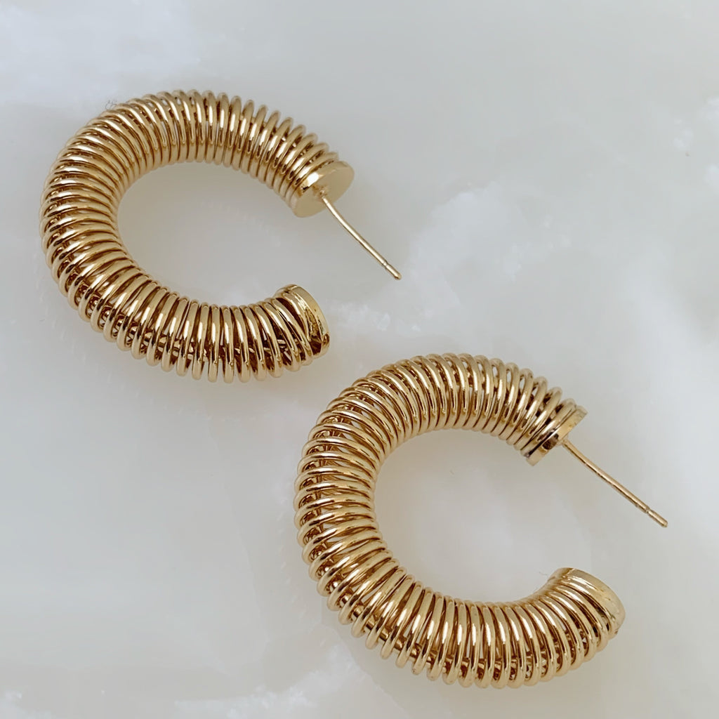 Brilla con Estilo Hoops Earrings en Oro Laminado 19-ARL-165