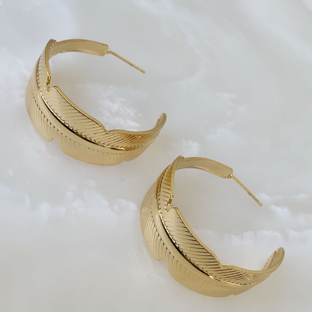 Brilla con Estilo Hoops Earrings en Oro Laminado 01-ARL-135