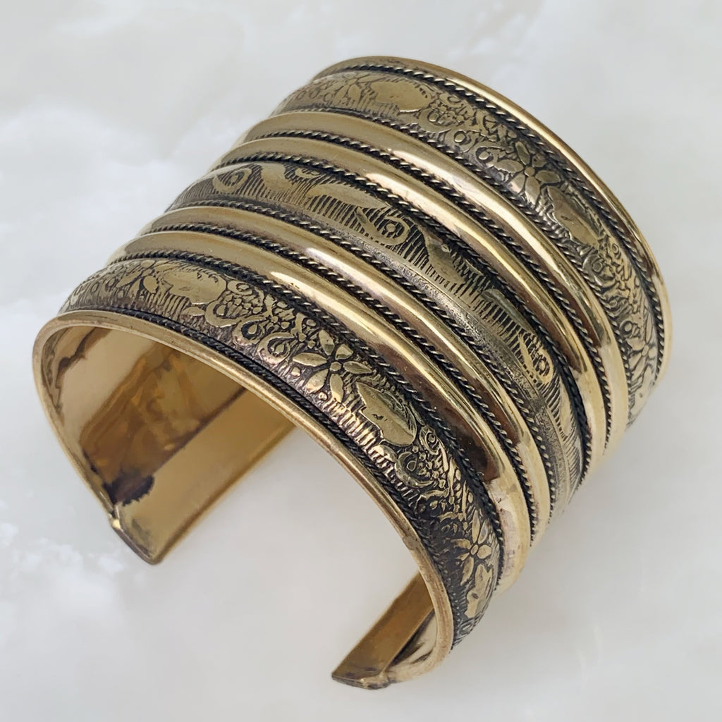 Hermoso Brazalete de Nepal en Brass 05-BNB-L6A00