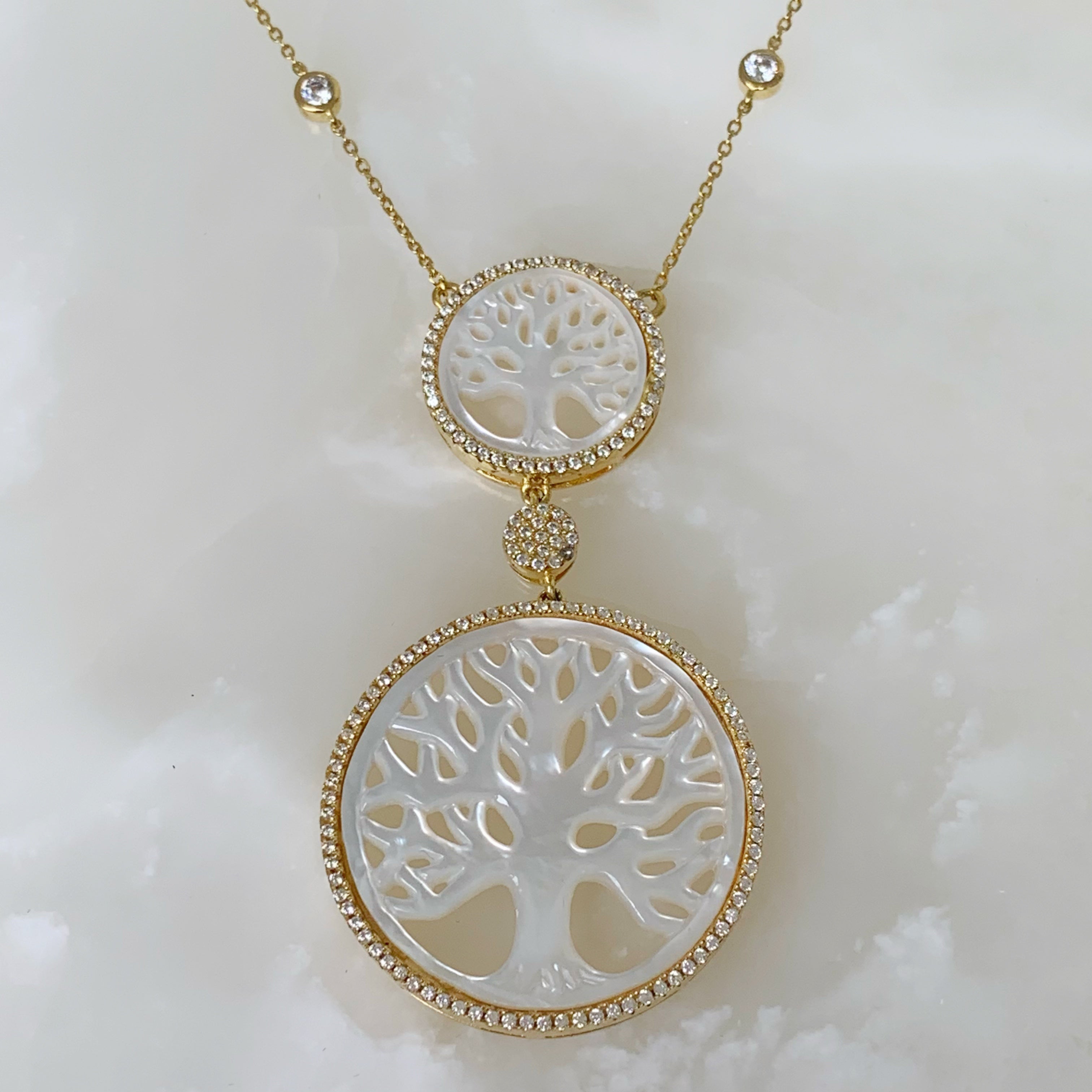 Hermoso Juego de Cadena con Dije y Aretes en Madre Perla y Plata Dorada 67-CD-AR-L39-L39A25