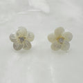 Aretes de Flor en Madre Perla y Plata Dorada 108-AR-L12A00