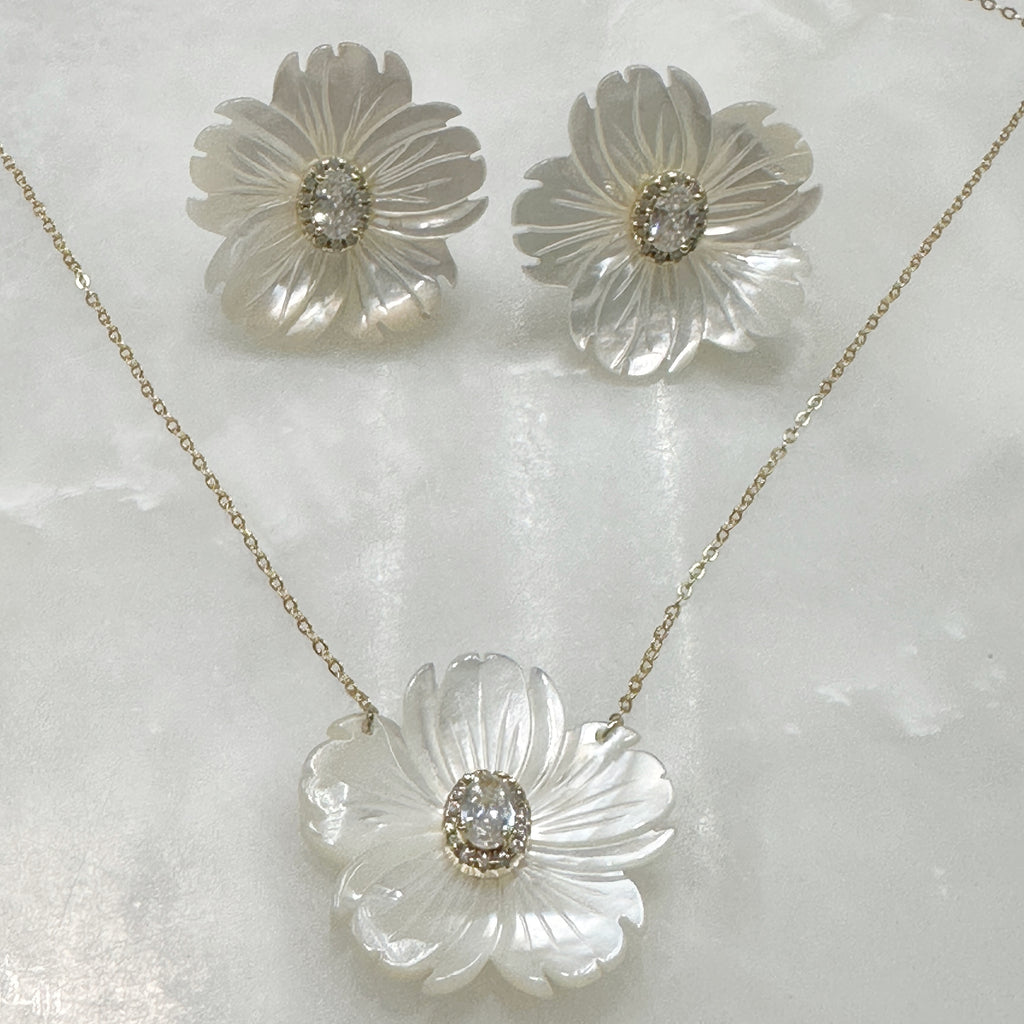 Exclusivo Juego de Cadena con Dije y Aretes en Plata Dorada 77-CD-AR-L17A50-L21A50
