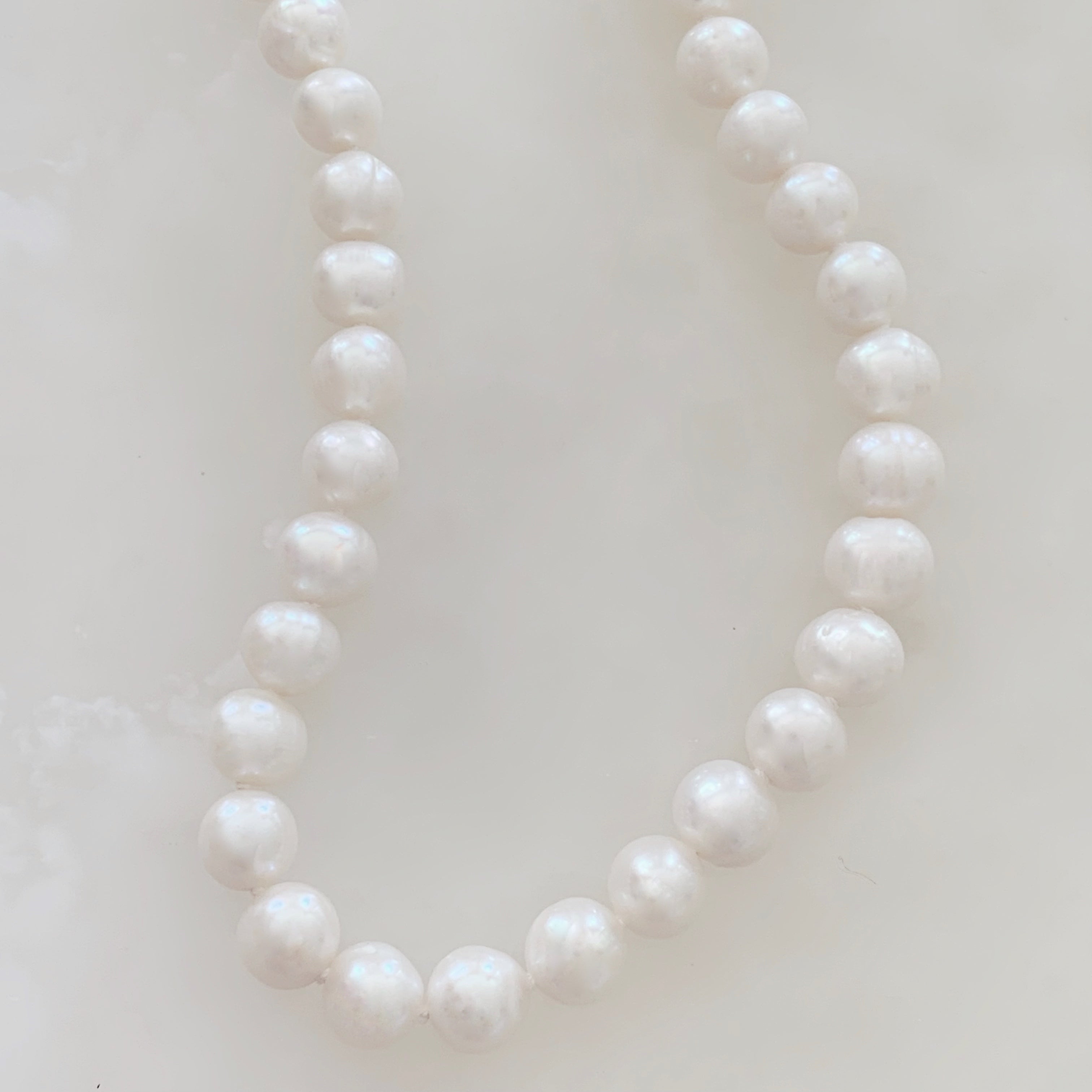 Moderno Collar de Perlas Cultivadas Blancas modelo 26-CLL-L11
