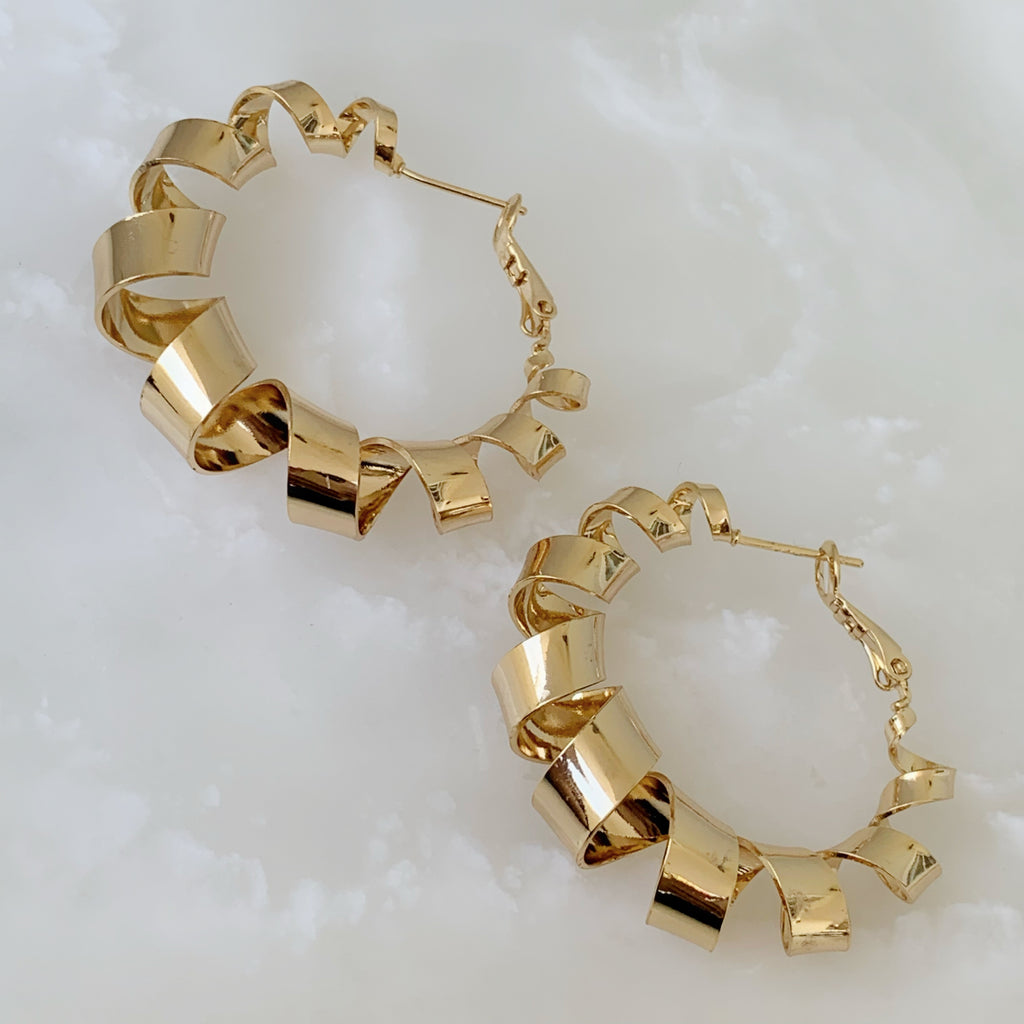 Brilla con Estilo Hoops Earrings en Oro Laminado 02-ARL-180