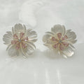 Aretes de Flor de Madre Perla y Plata Dorada 115-AR-L26A50