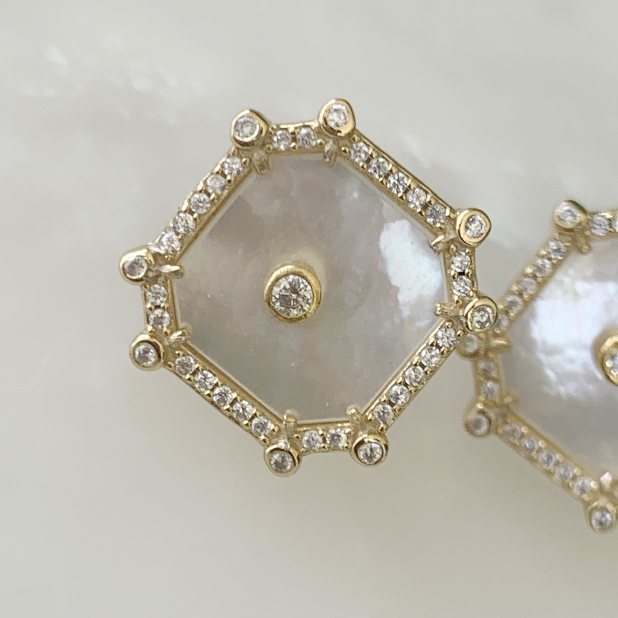 Cadena con Dije Octágono y Aretes en Madre Perla y Plata Dorada  22-CD-AR-L15A25-L17A50