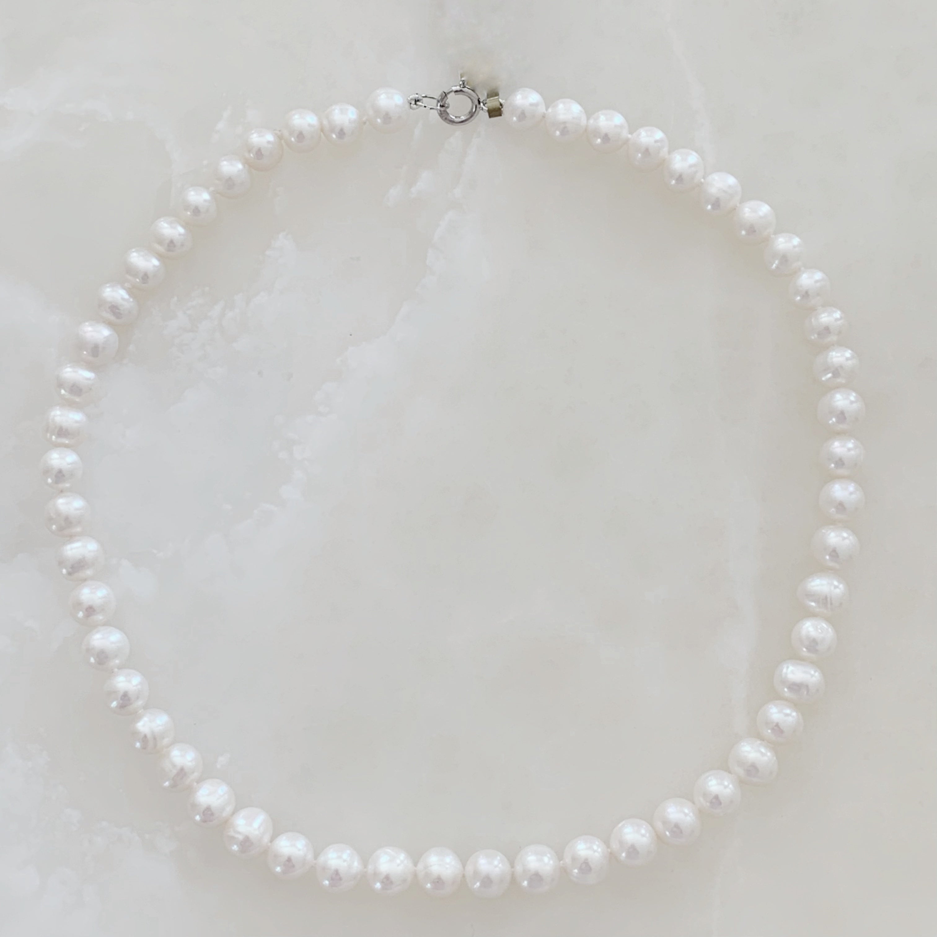 Moderno Collar de Perlas Cultivadas Blancas modelo 26-CLL-L11