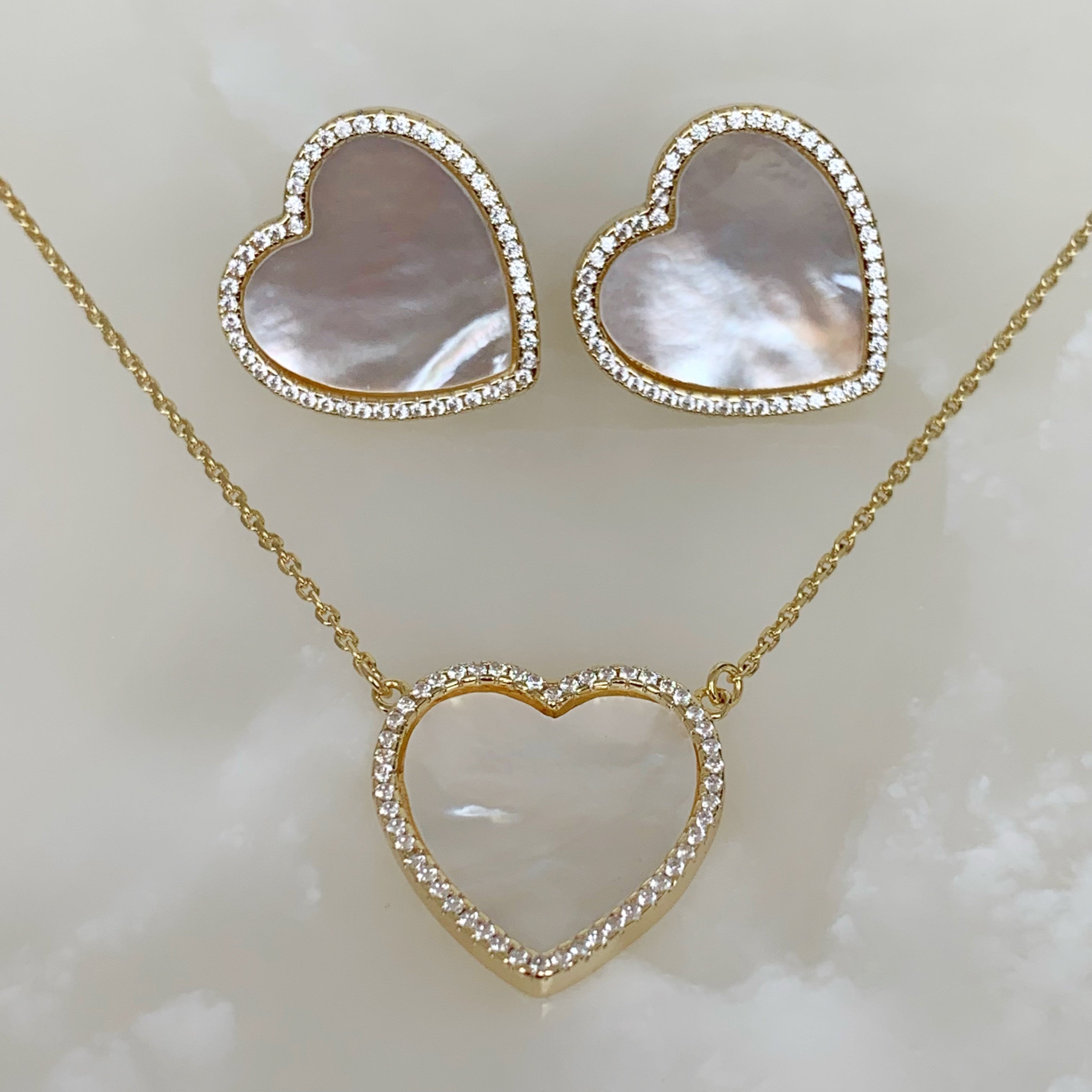 Hermoso Juego de Cadena con Dije y Aretes en Madre Perla y Plata Dorada 61-CD-AR-L15A50-L20A75