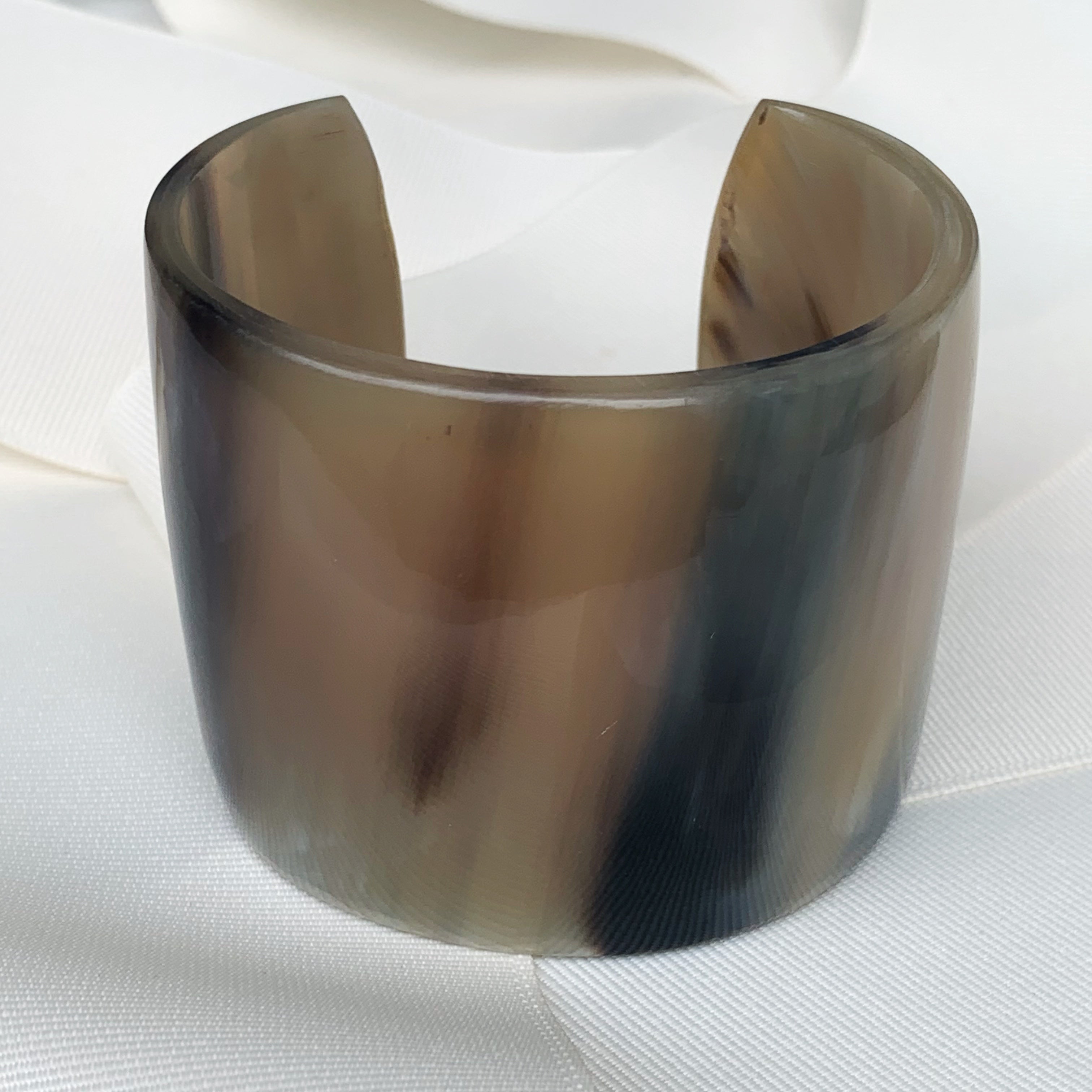 Brazalete de Nepal en Hueso de Búfalo de Agua 11-BN-L10A00
