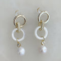 Elegantes Aretes colgantes en Madre Perla y Plata Dorada con Circonias Modelo 72-AR-L37