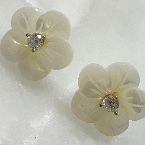 Aretes de Flor de Madre Perla y Plata Dorada 109-AR-L13A00