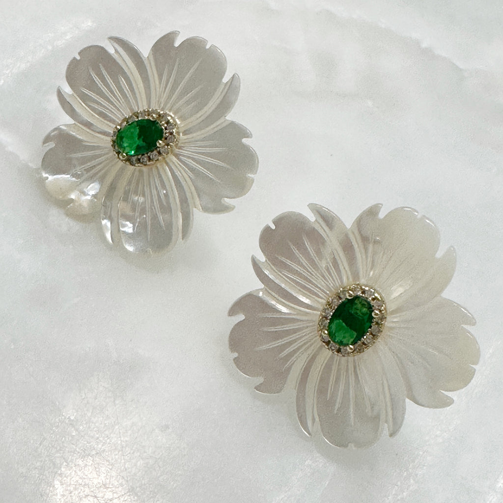 Aretes de Flor de Madre Perla y Plata Dorada 113-AR-L21A50