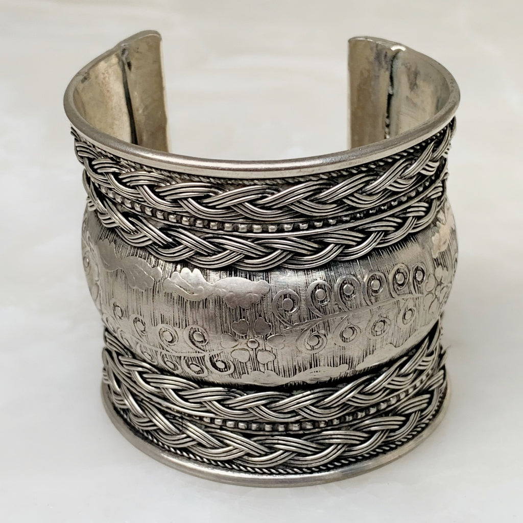 Hermoso Brazalete de Nepal en Brass 02-BNB-L8A00