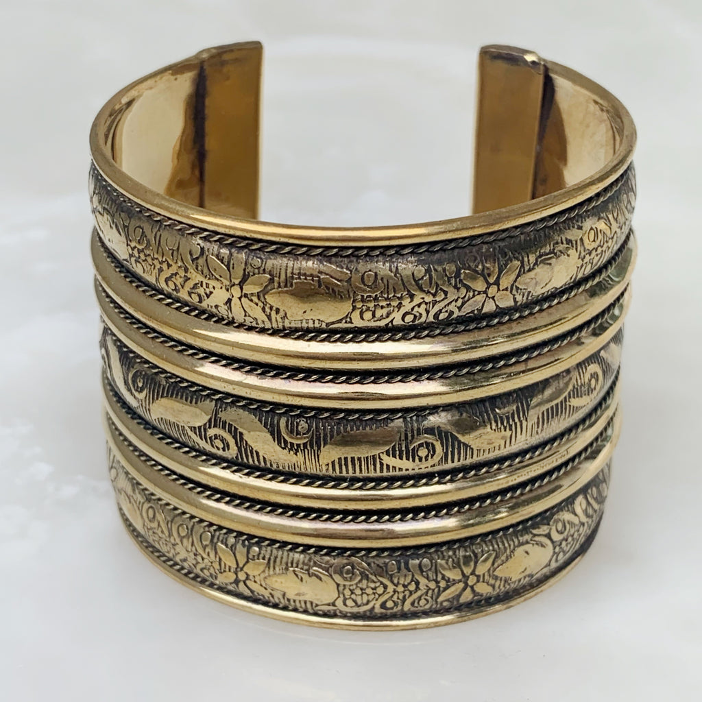 Hermoso Brazalete de Nepal en Brass 05-BNB-L6A00