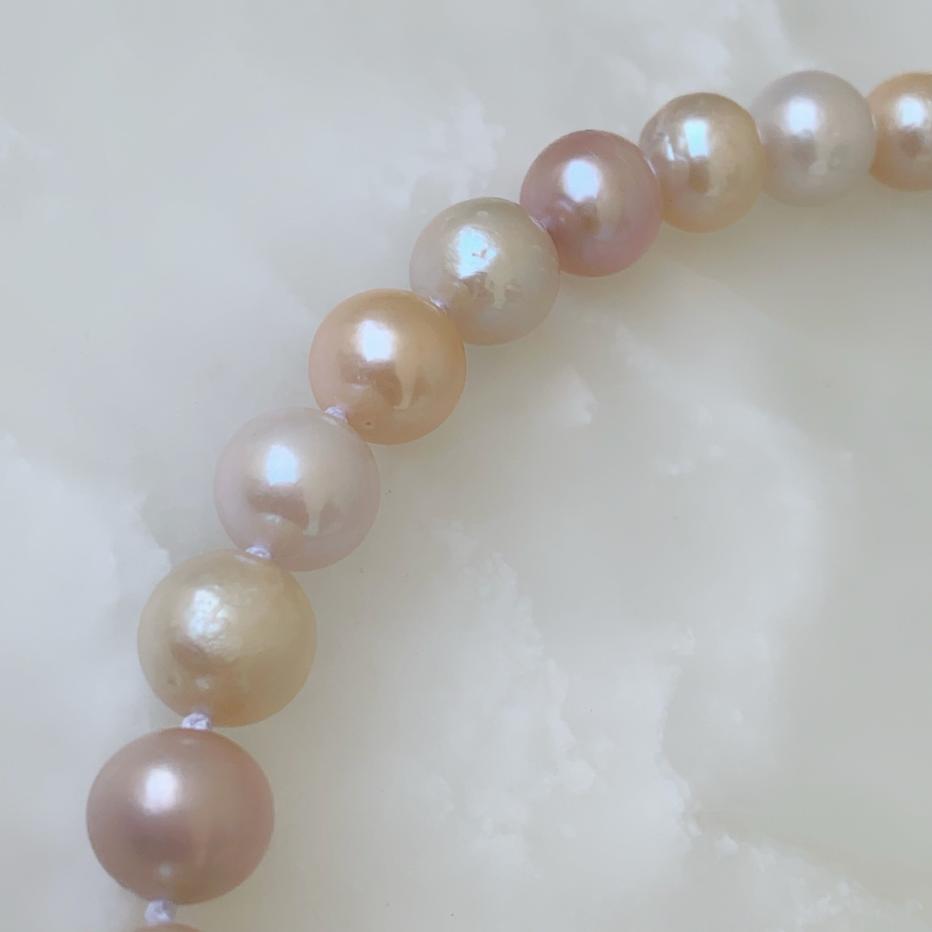 Hermoso Collar Fresh Water Pearls en tonos pasteles Sterling Silver 58-CLL-L18