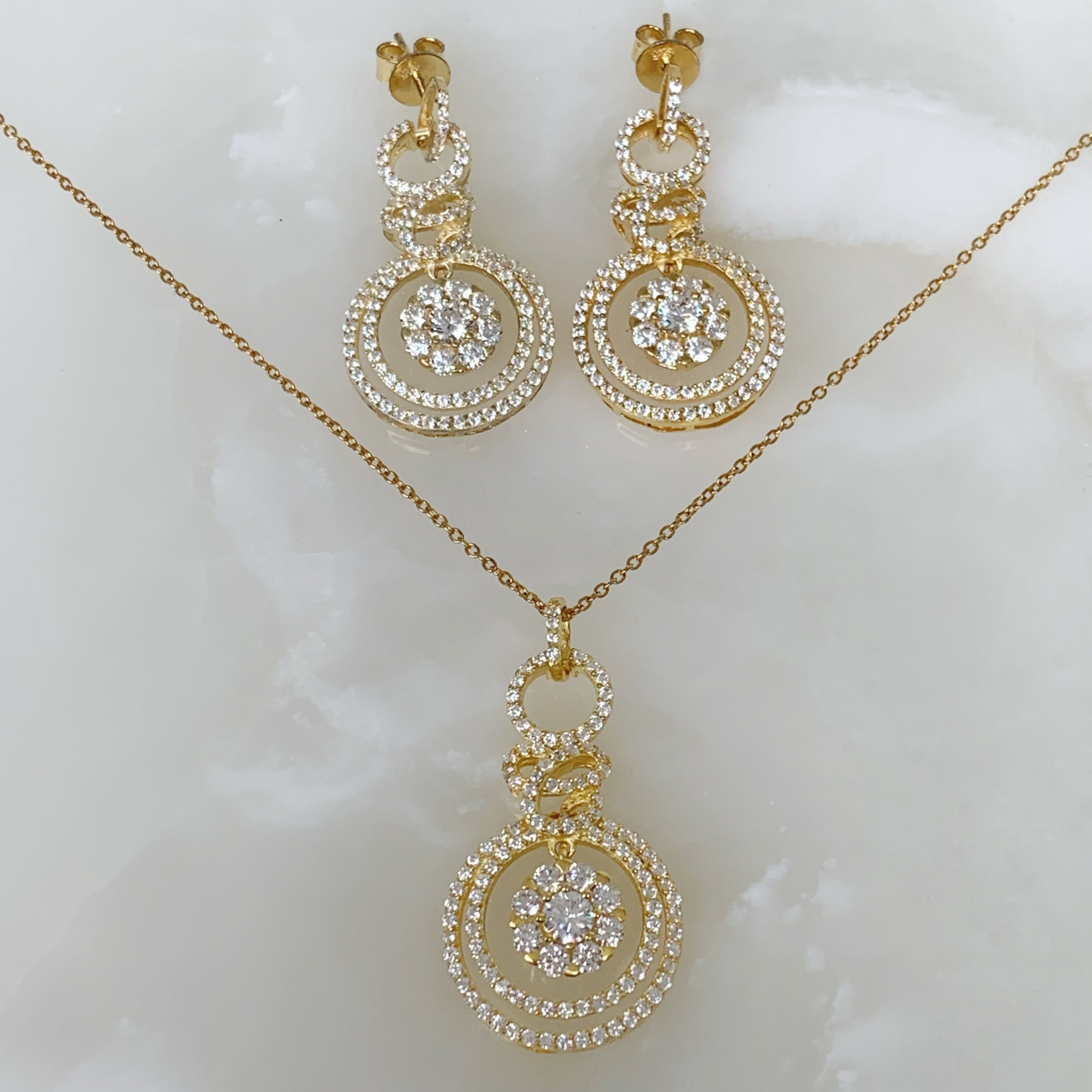 Exclusivo Juego de Cadena con Dije y Aretes en Plata Dorada 68-CD-AR-L20-L35A75