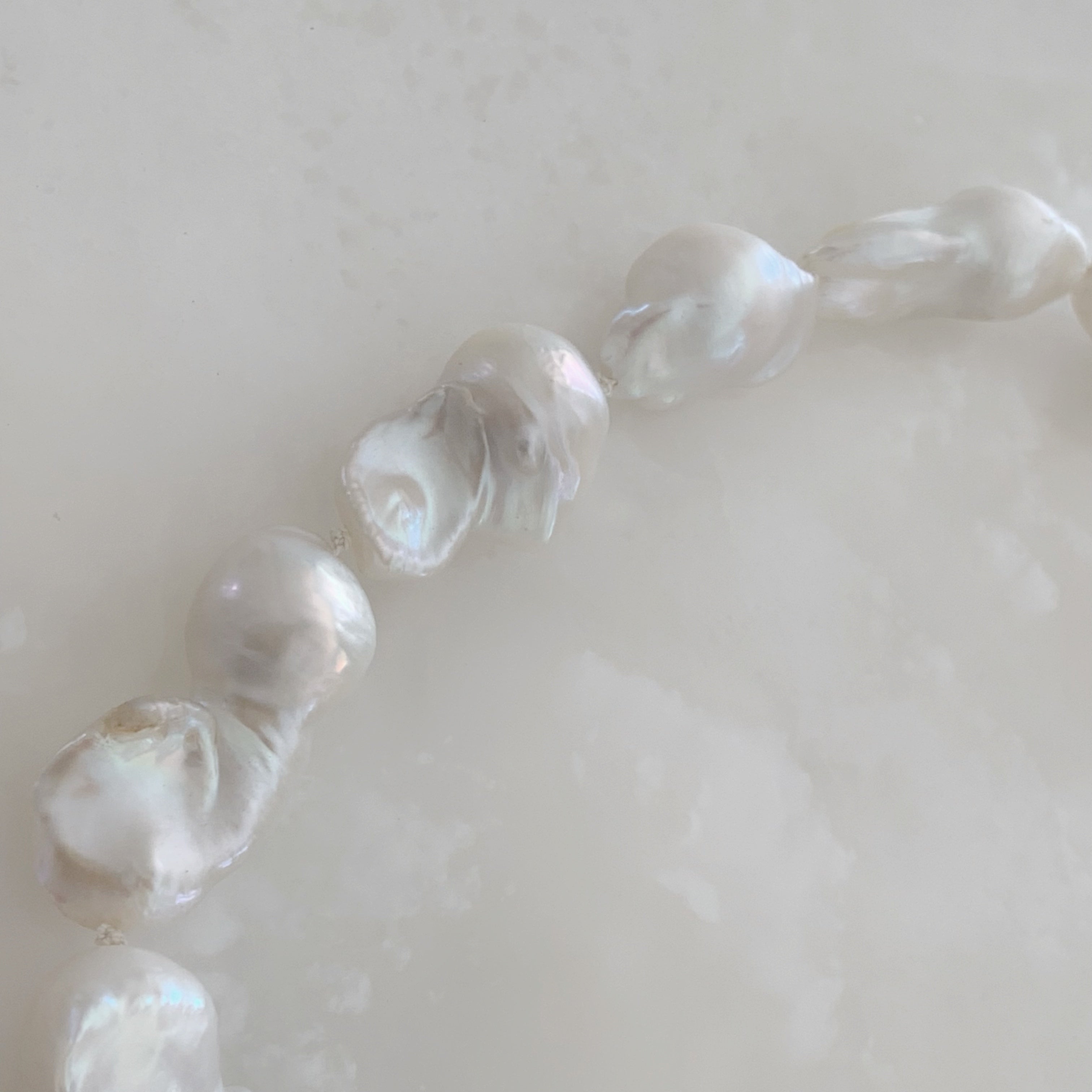 Exclusivo Collar de Perlas Cultivadas Barrocas con broche de Sterling Silver 33-CLL-L100