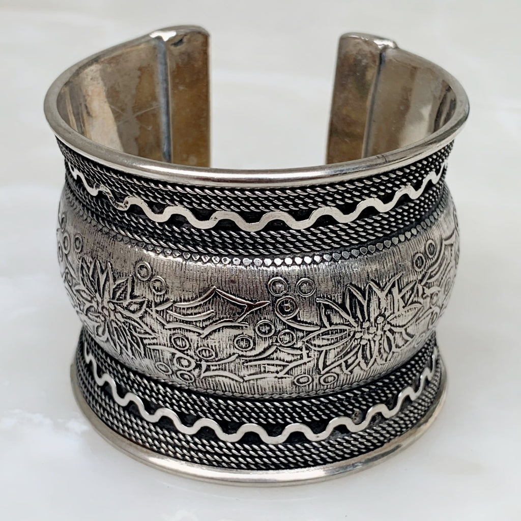 Hermoso Brazalete de Nepal en Brass 01-BNB-L6A00