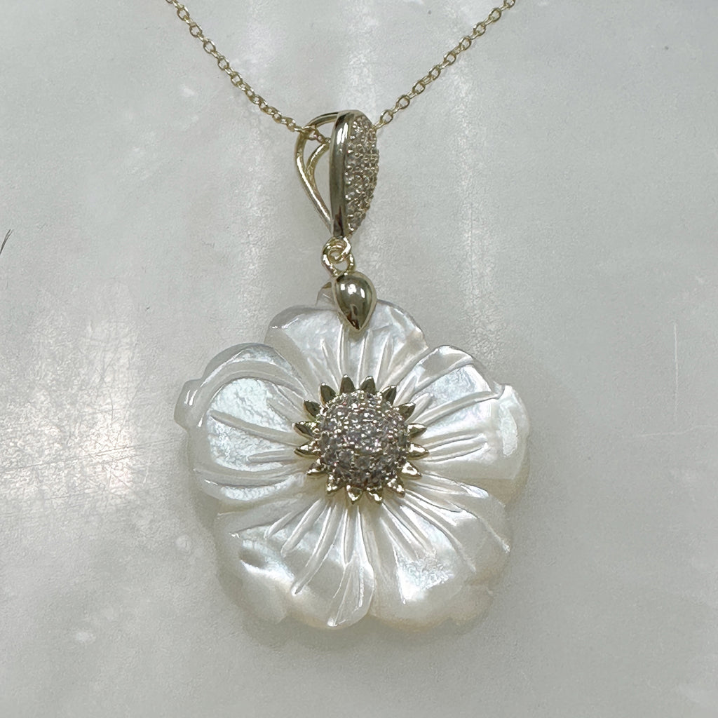 Exclusivo Juego de Cadena con Dije y Aretes en Plata Dorada 72-CD-AR-L29A00-L38A00