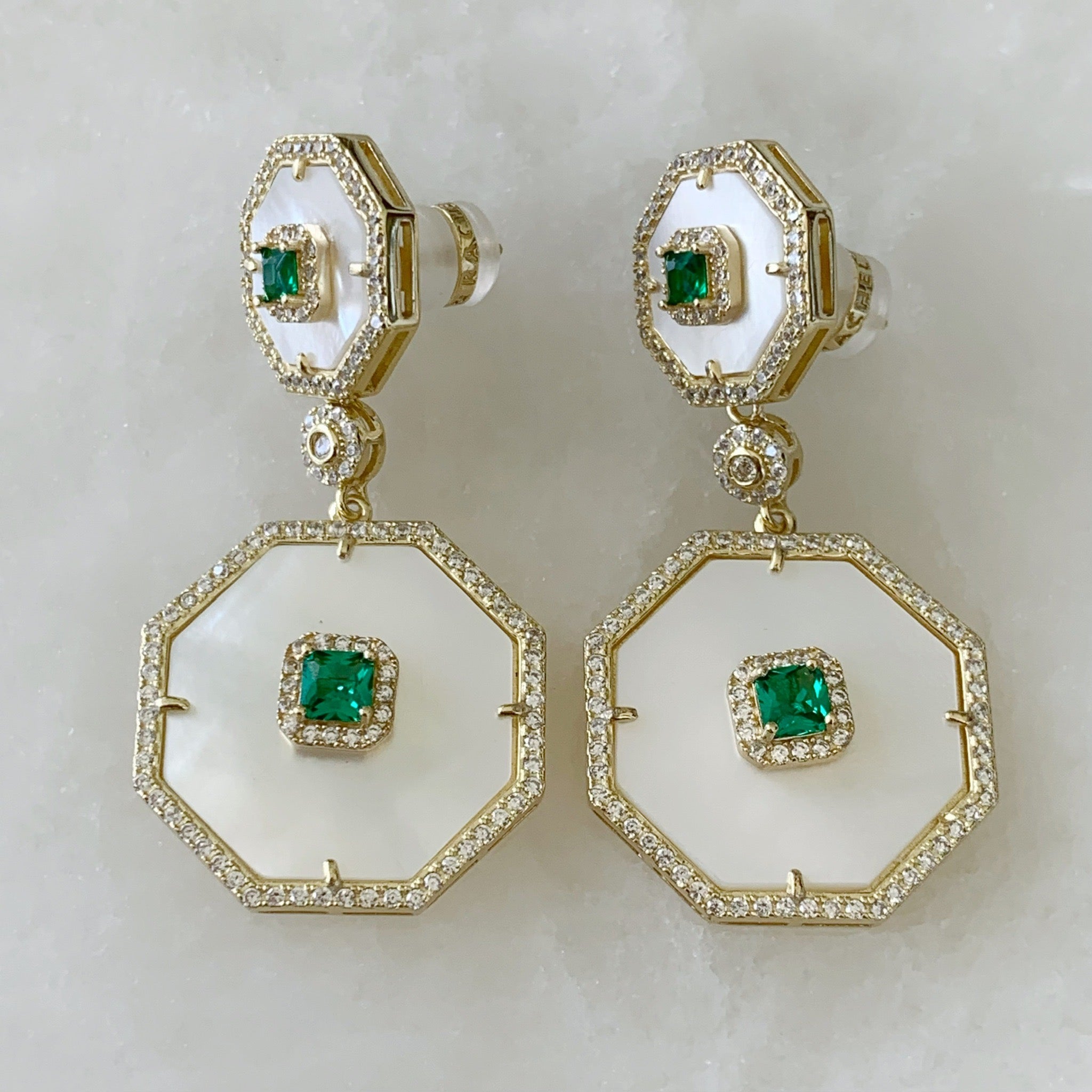Juego de Cadena con Dije y Aretes en Madre Perla y Plata Dorada 29-CD-AR-L26-L40