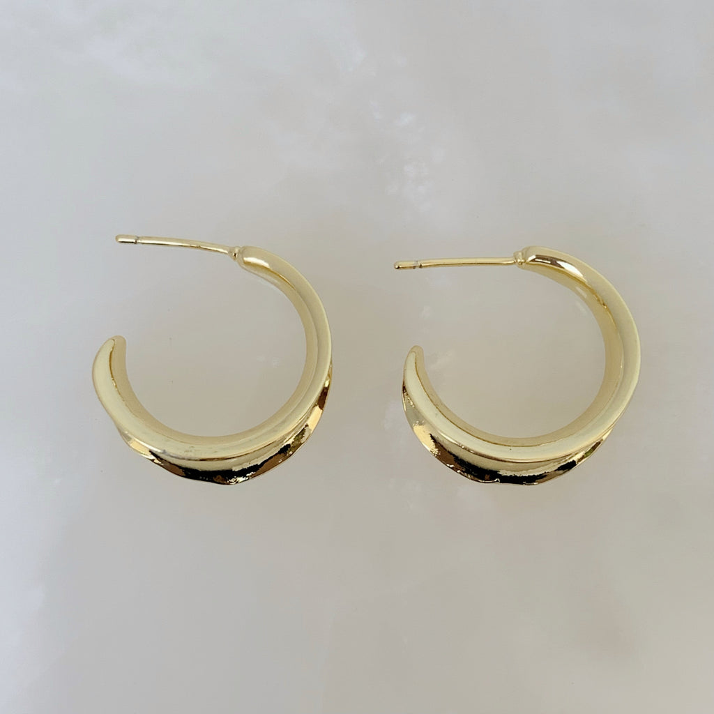 Brilla con Estilo Hoops Earrings en Oro Laminado 12-ARL-135